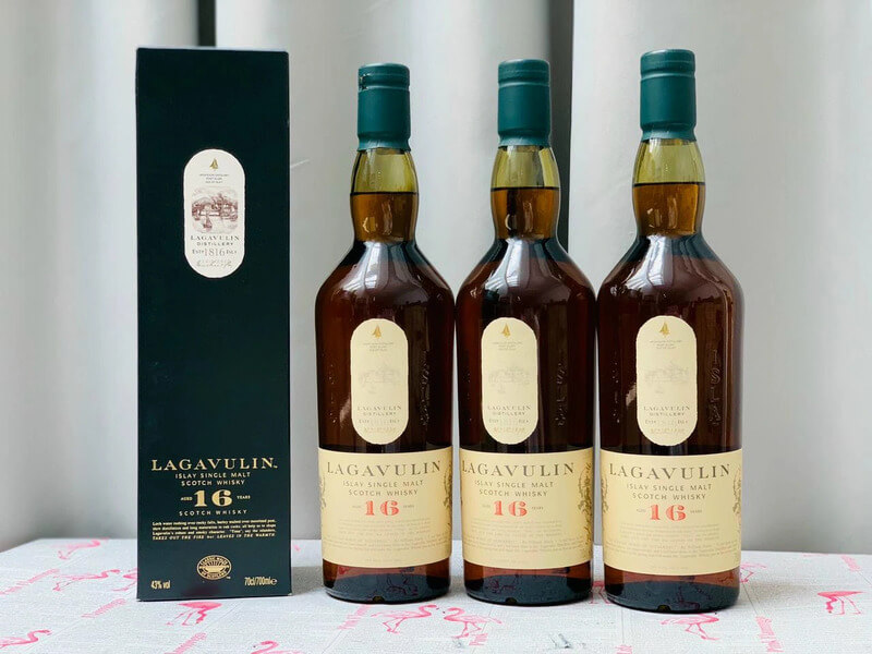 Lagavulin 16 năm