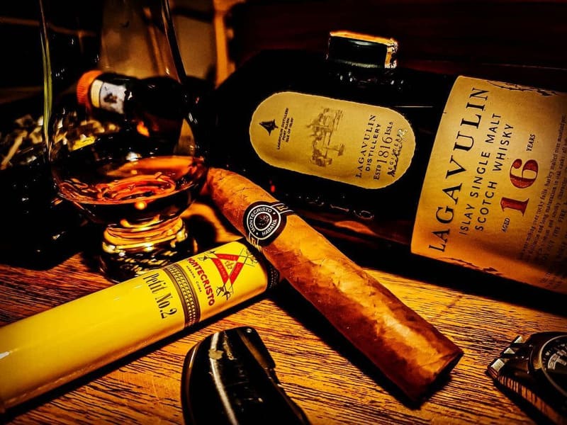 Lagavulin 16 năm