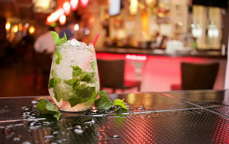 Mojito là gì? Khám phá hương vị tươi mát trong từng ngụm cocktail kinh điển 2 Mojito là gì? Khám phá hương vị
