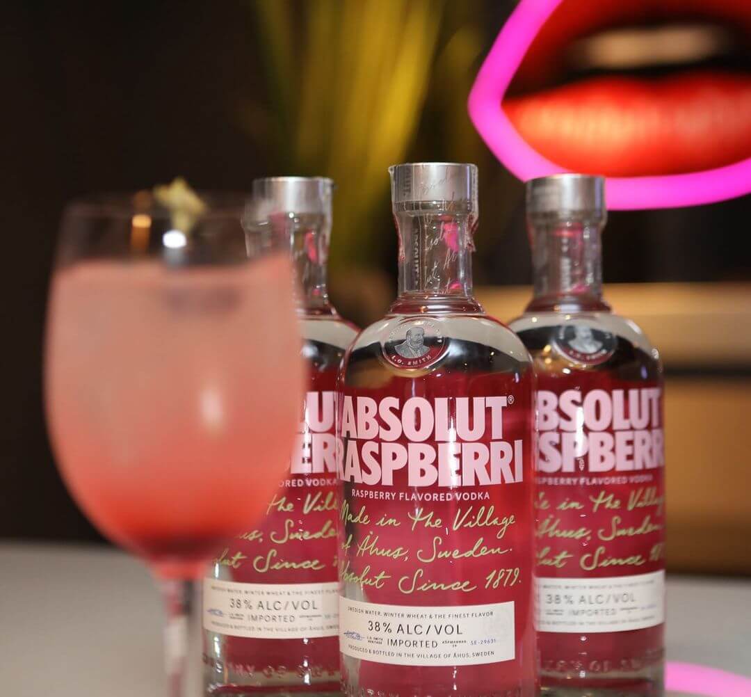 Cách uống Vodka Absolut đúng chuẩn từ chuyên gia 5 https://ruoungoai247.com/wp-content/uploads/2025/12/Ruou-Vodka-Absolut-Raspberri.jpg