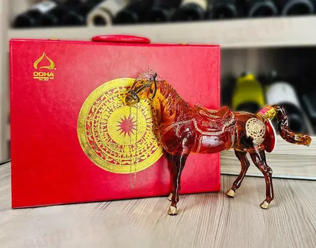 Giá Rượu Ngựa Thủy Tinh ROYAL RICH XO Gold 23K – Quà Tết 2026 2 Giá Rượu Ngựa Thủy Tinh ROYAL RICH XO Gold 23K